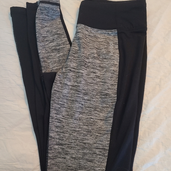 Medium Reebok Leggings - Picture 3 of 3